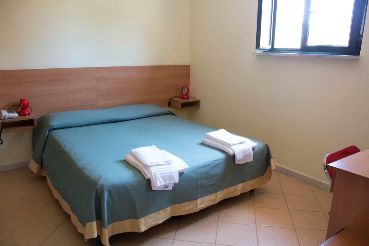 מטאפונטו Hotel Kennedy מראה חיצוני תמונה